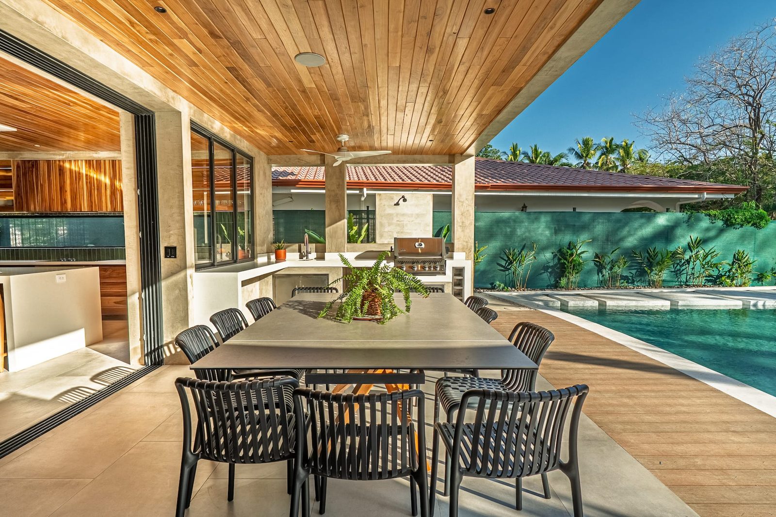 Dining terrace off the kitchen